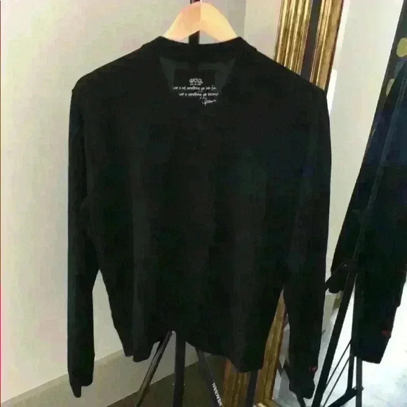 Black Sweater Peace Love world - Picture 5 of 5